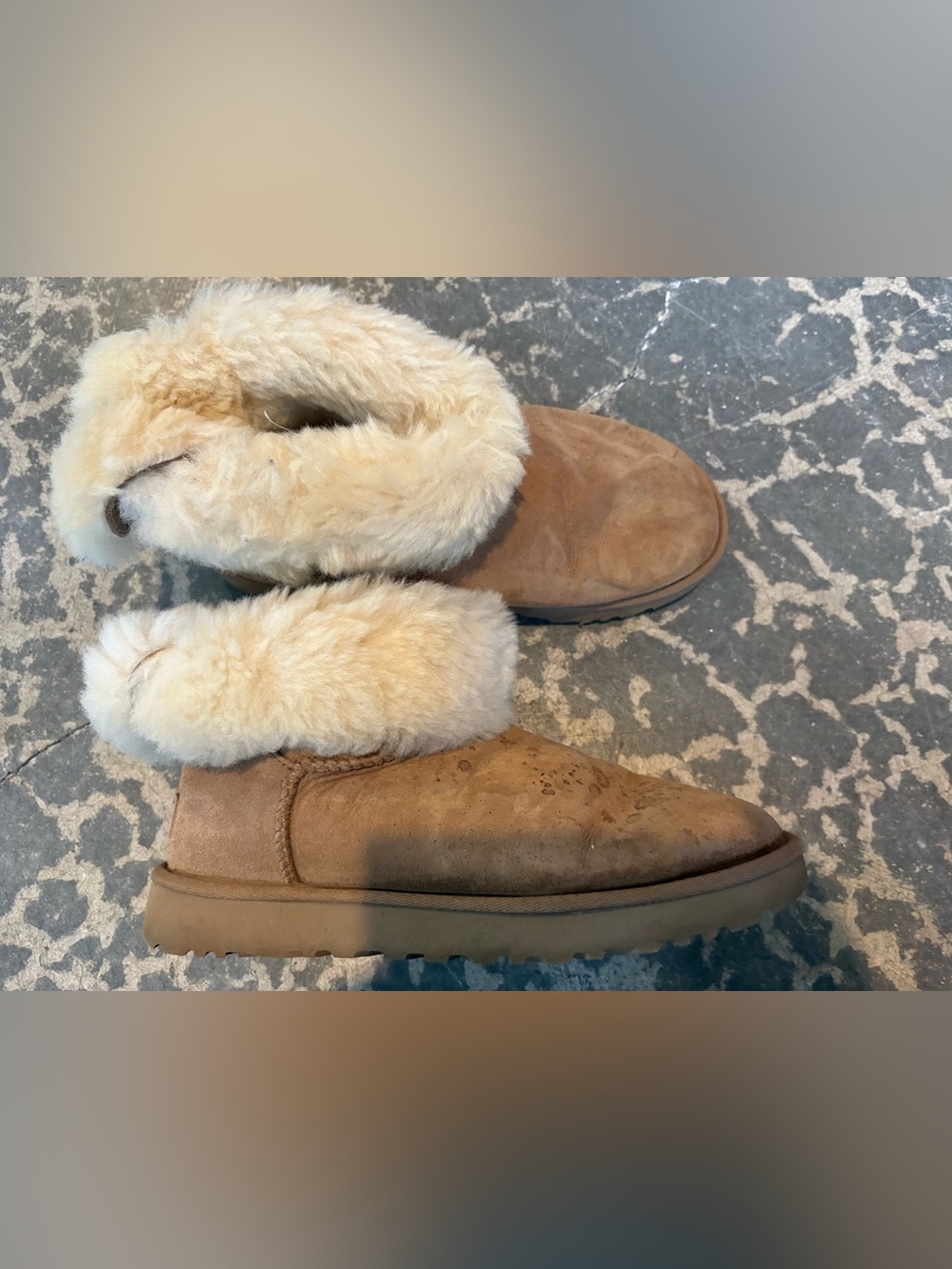 Women’s UGG Bailey boots sz 8 fur inside